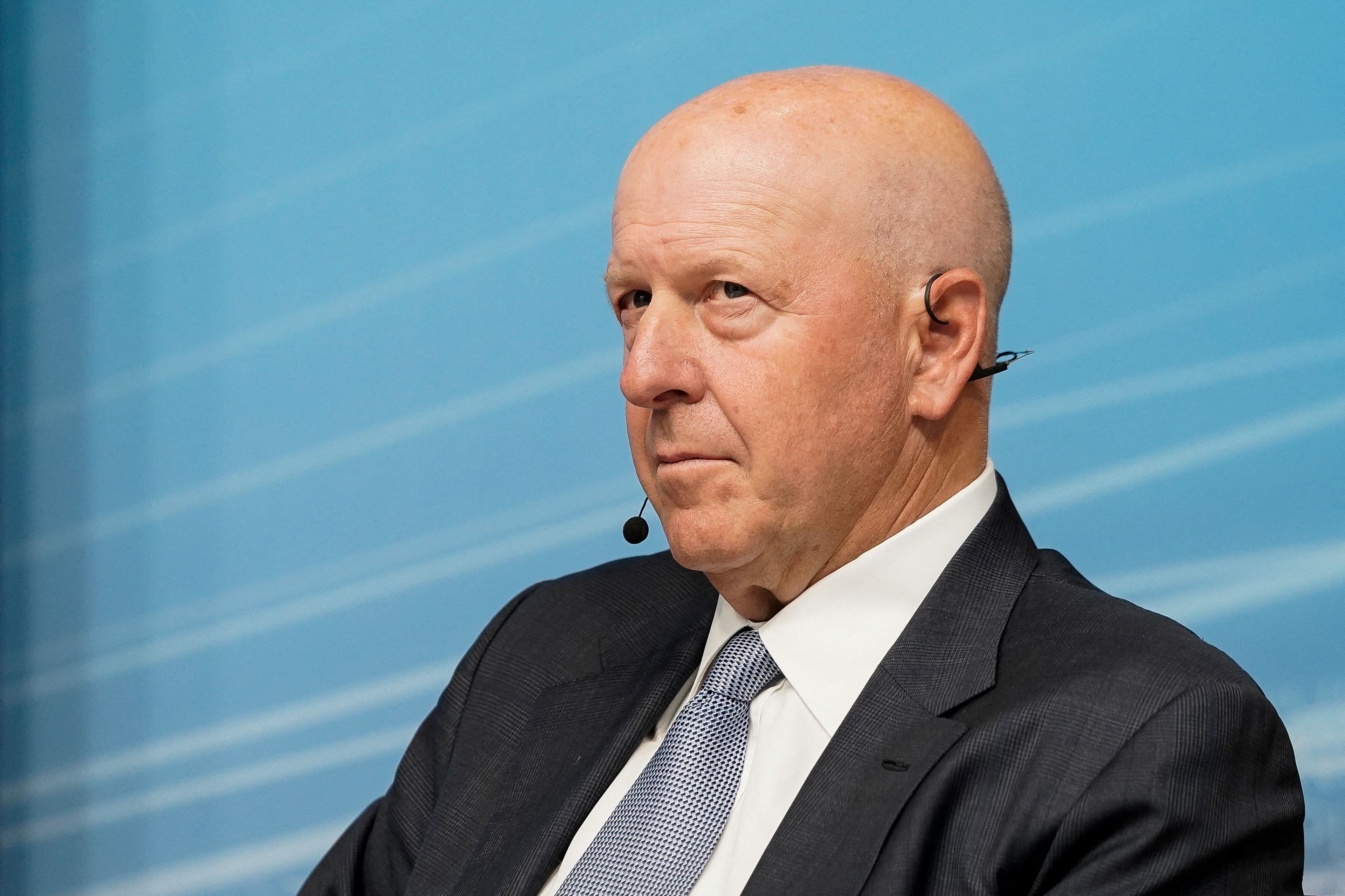 Goldman Sachs-sjef David Solomon i dress mot blå bakgrunn